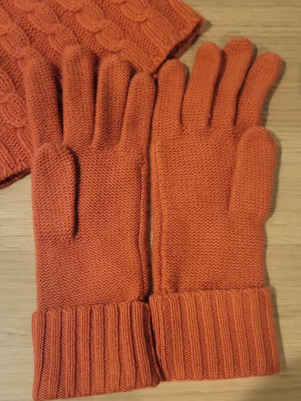 Banana Republic Orange Cable Knit Merino-Cashmere Beanie Hat & Gloves Set NEW - Picture 6 of 12